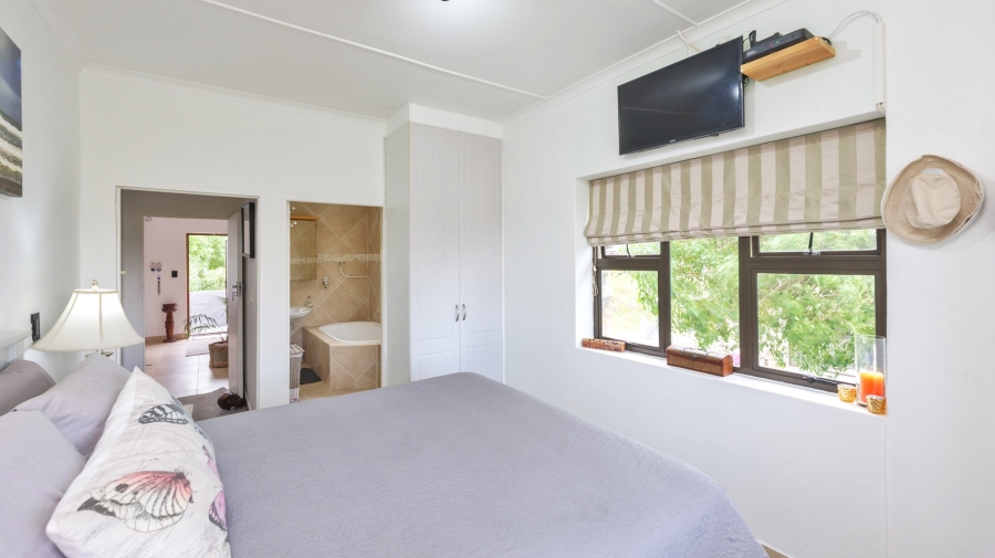 5 Bedroom Property for Sale in Struisbaai Western Cape